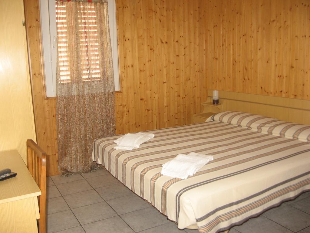 Hotel Eleonora Ρίμινι Δωμάτιο φωτογραφία