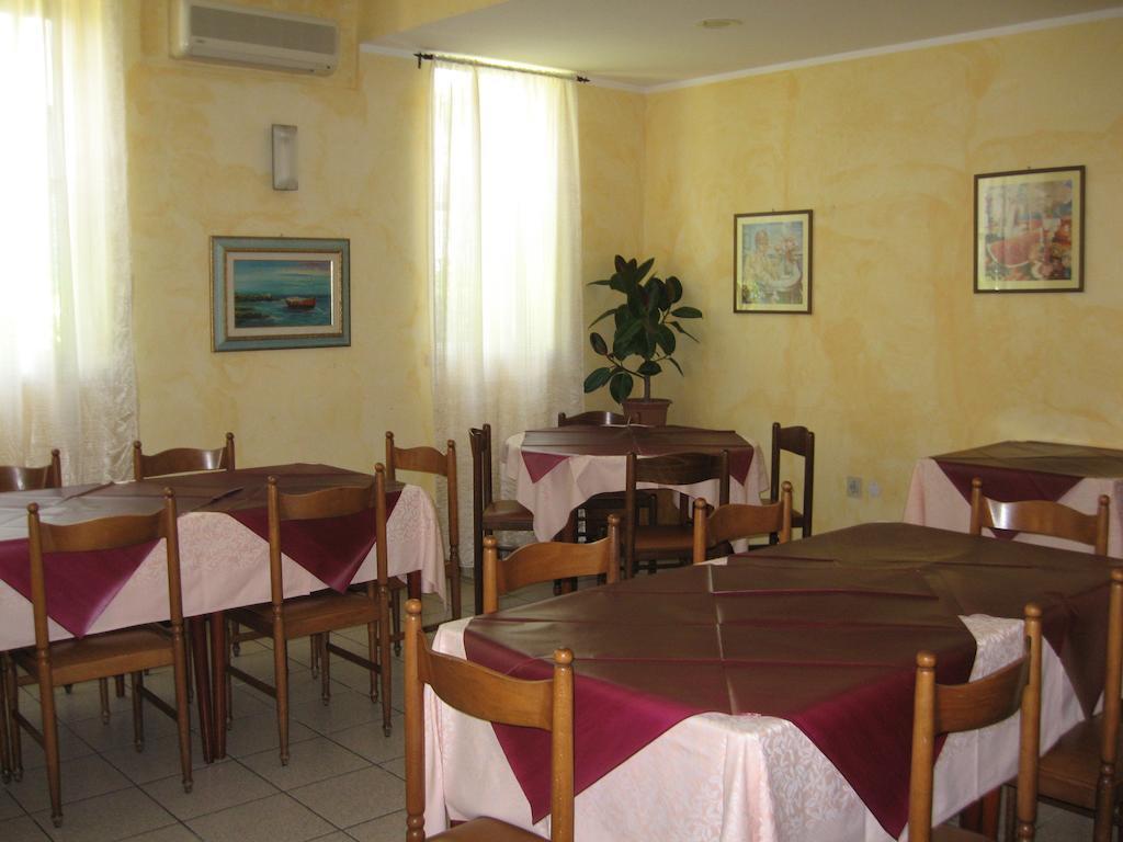 Hotel Eleonora Ρίμινι Εξωτερικό φωτογραφία