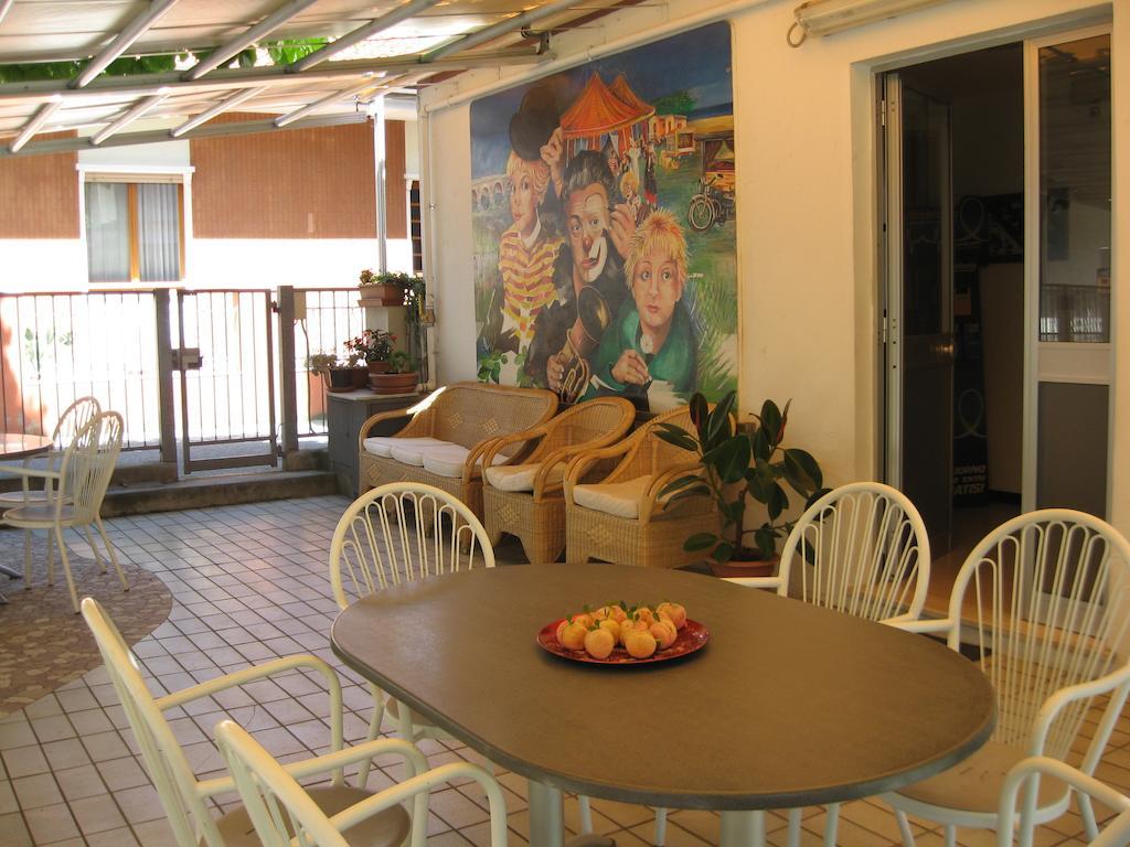 Hotel Eleonora Ρίμινι Εξωτερικό φωτογραφία