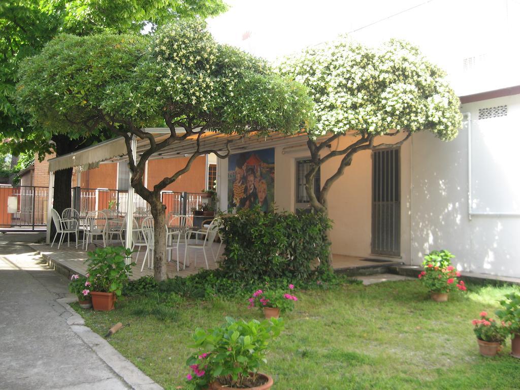 Hotel Eleonora Ρίμινι Εξωτερικό φωτογραφία