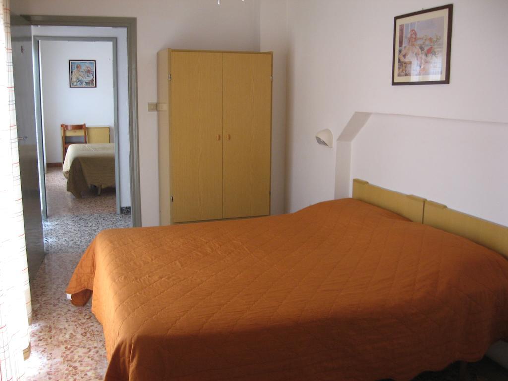 Hotel Eleonora Ρίμινι Δωμάτιο φωτογραφία