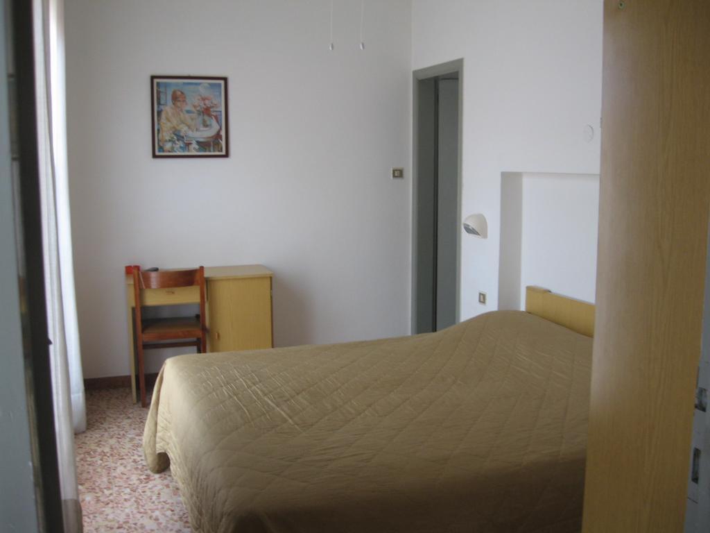 Hotel Eleonora Ρίμινι Δωμάτιο φωτογραφία