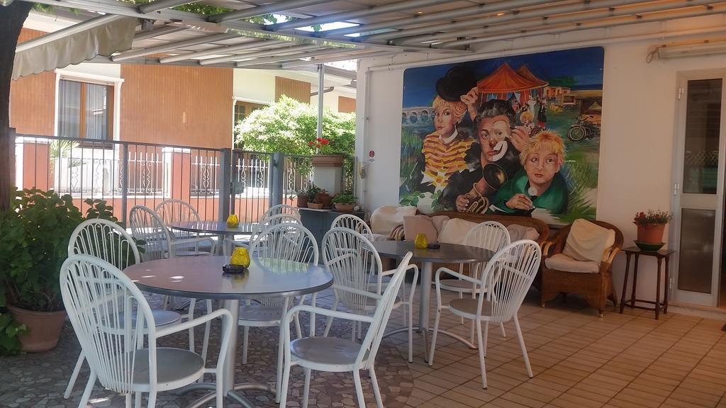 Hotel Eleonora Ρίμινι Εξωτερικό φωτογραφία