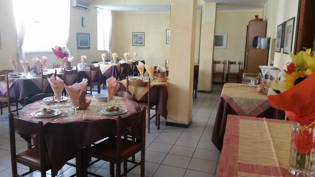 Hotel Eleonora Ρίμινι Εξωτερικό φωτογραφία