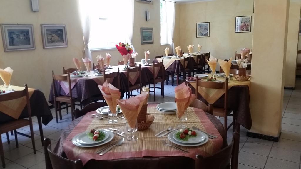Hotel Eleonora Ρίμινι Εξωτερικό φωτογραφία